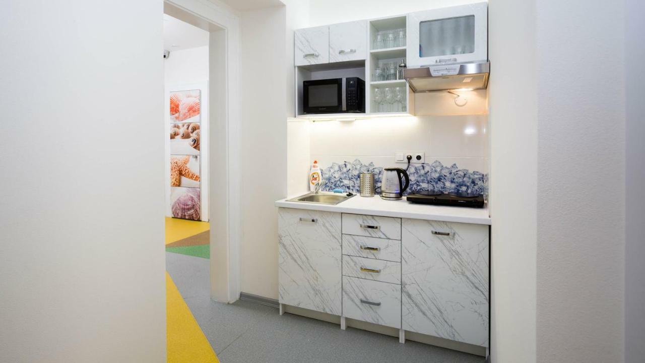 Apartment Four Year Seasons - Walkable To Centre, Metro And Riverside Praga Exterior foto