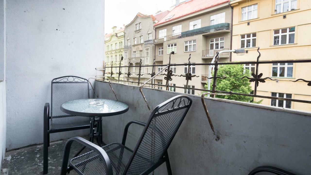 Apartment Four Year Seasons - Walkable To Centre, Metro And Riverside Praga Exterior foto