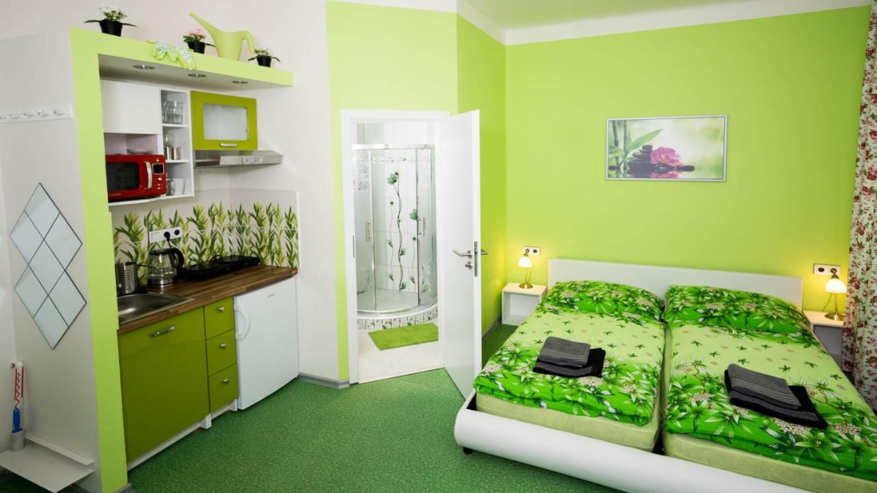 Apartment Four Year Seasons - Walkable To Centre, Metro And Riverside Praga Exterior foto
