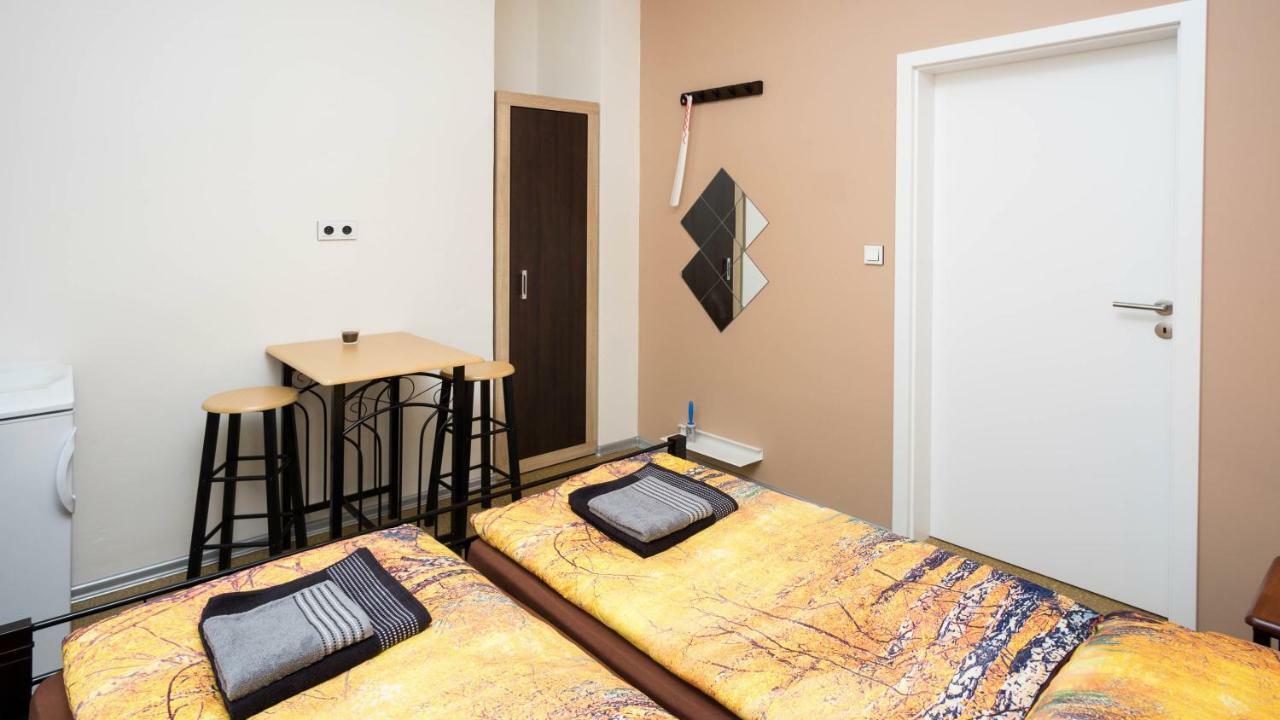 Apartment Four Year Seasons - Walkable To Centre, Metro And Riverside Praga Exterior foto